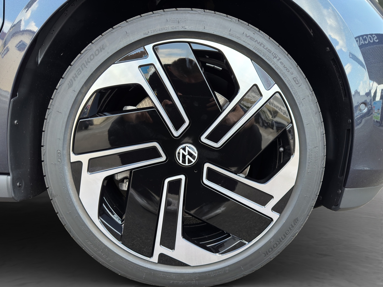 VW ID.Buzz LWB GTX 4 Motion-image-11