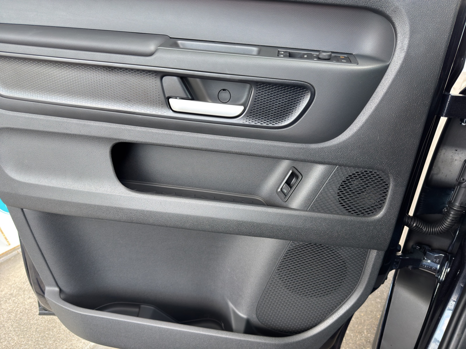 VW ID.Buzz LWB GTX 4 Motion-image-7