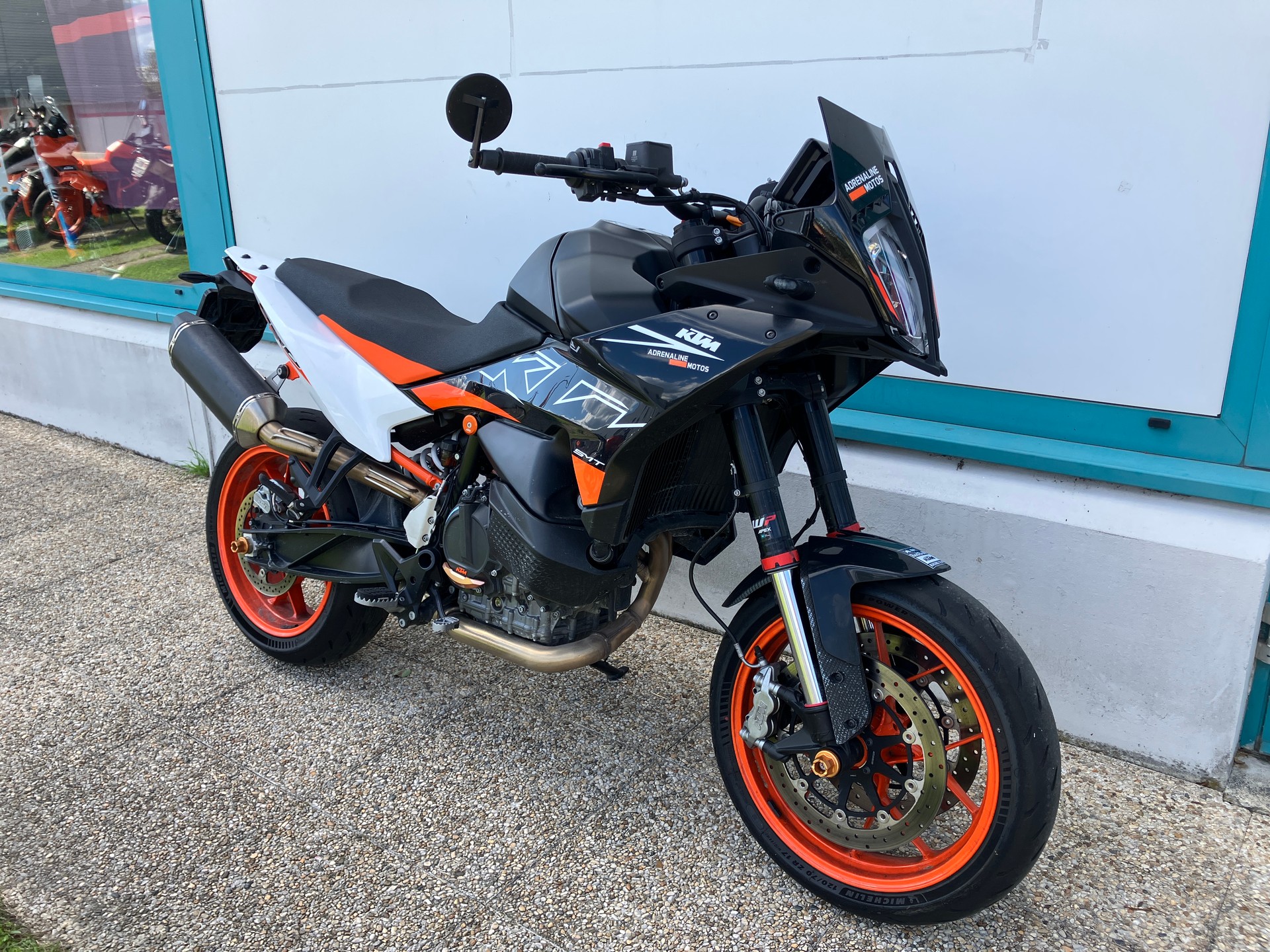 KTM 890 SMT-showroom-element-2