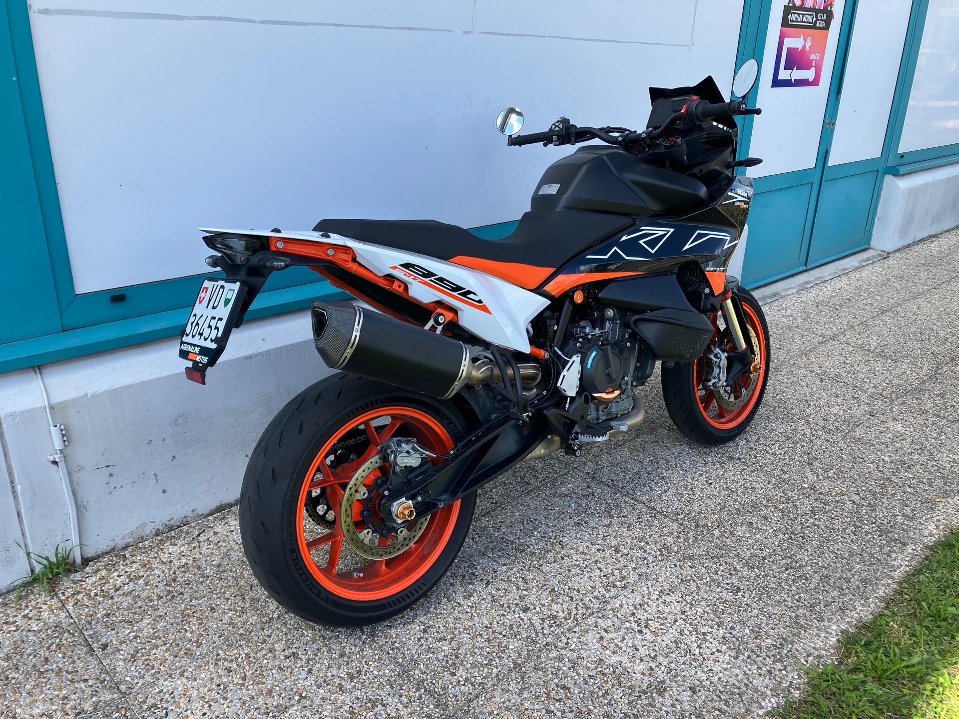 KTM 890 SMT-showroom-element-1