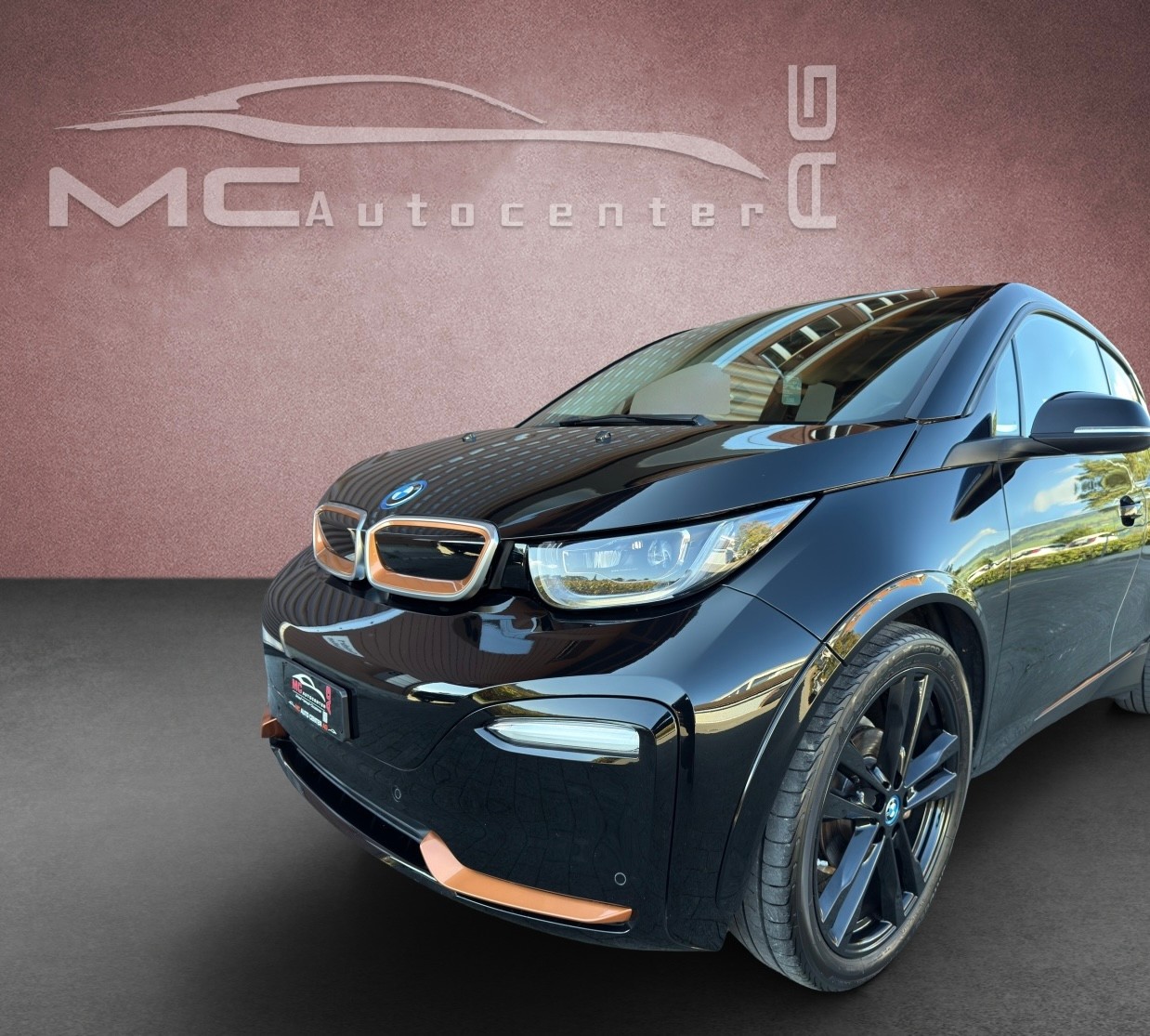 BMW i3s (120Ah) Roadstyle Black Edition-image-15