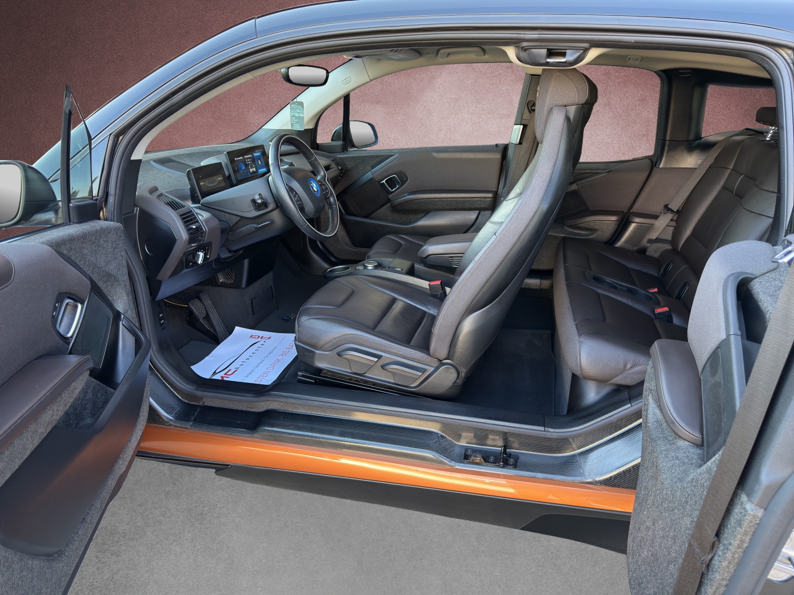BMW i3s (120Ah) Roadstyle Black Edition-image-5