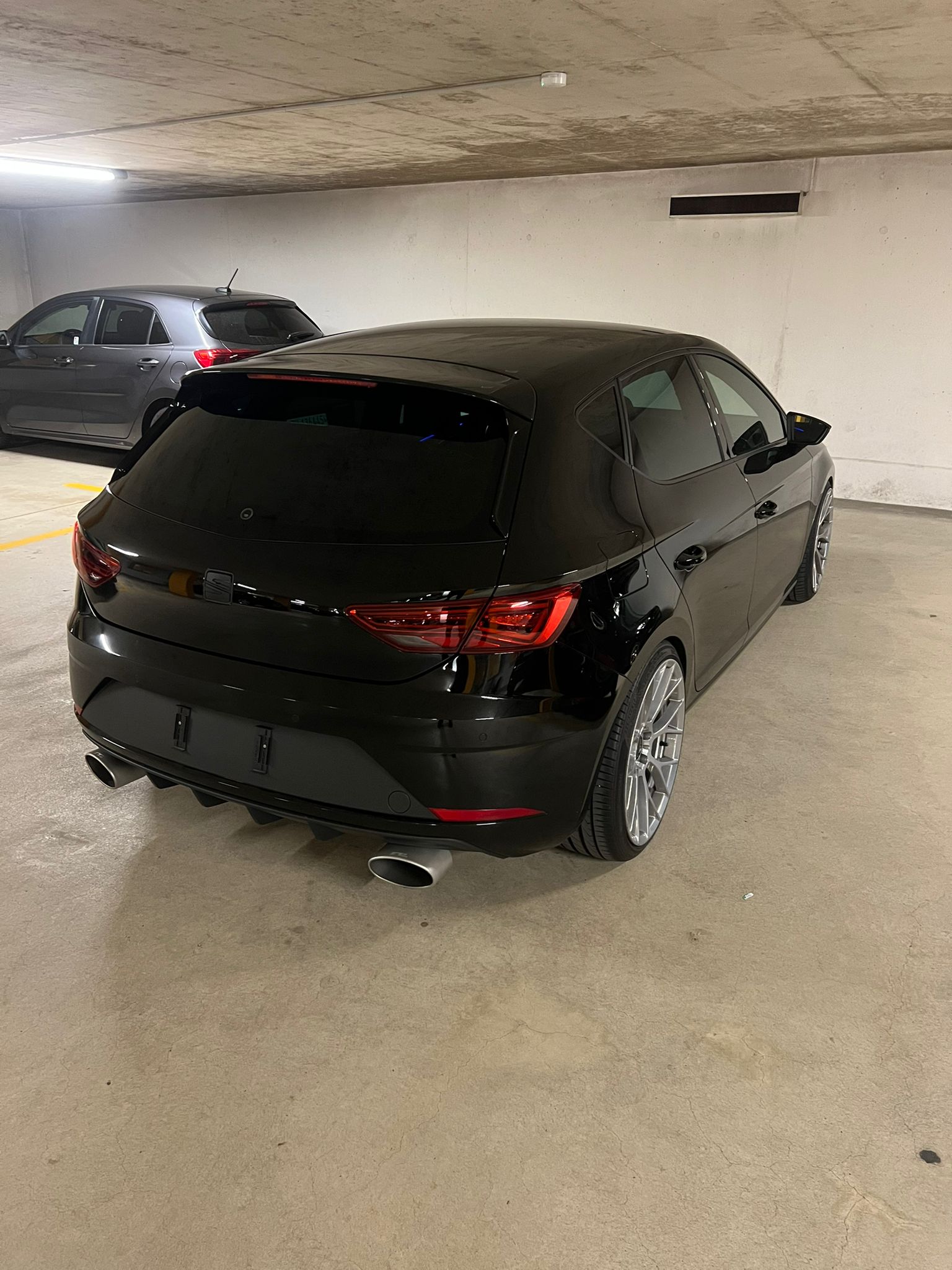 SEAT Leon 2.0 TSI Cupra R DSG-image-1