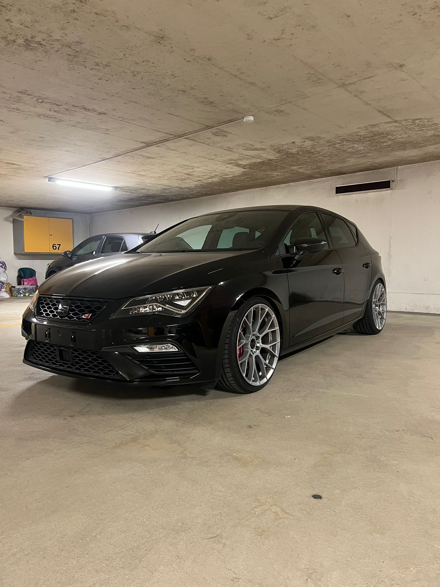 SEAT Leon 2.0 TSI Cupra R DSG-image-0