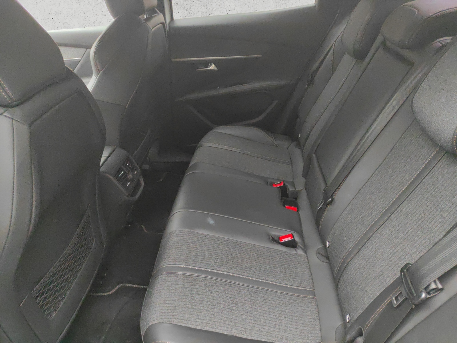 PEUGEOT 3008 1.6 THP GT Line-image-15