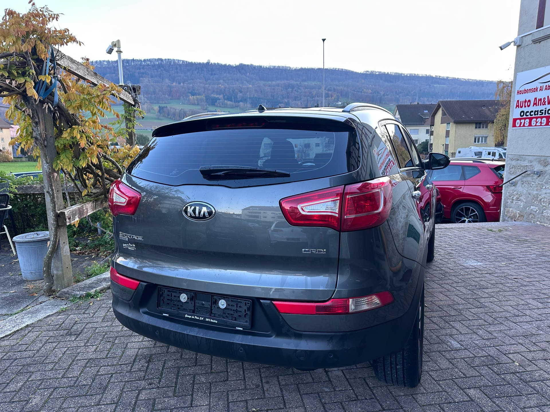 KIA Sportage 2.0 CRDi Trend 4WD Automatic-image-2