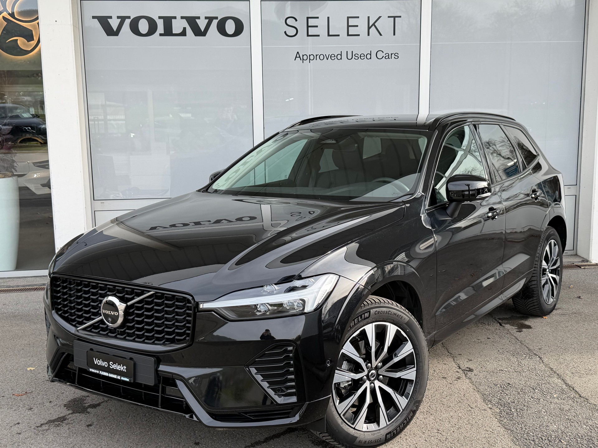 VOLVO XC60 B5 Benzin Mild Hybrid AWD Plus Dark Geartronic