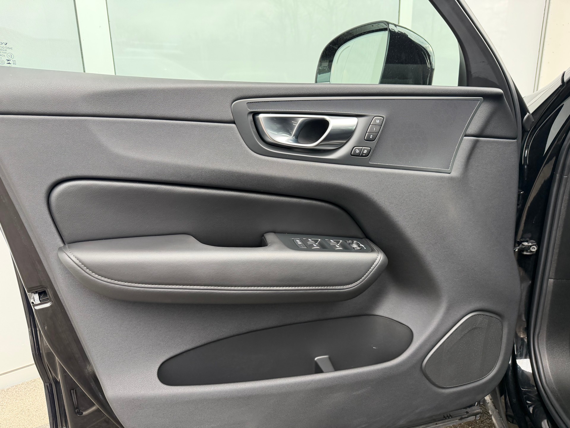 VOLVO XC60 B5 Benzin Mild Hybrid AWD Plus Dark Geartronic-image-7
