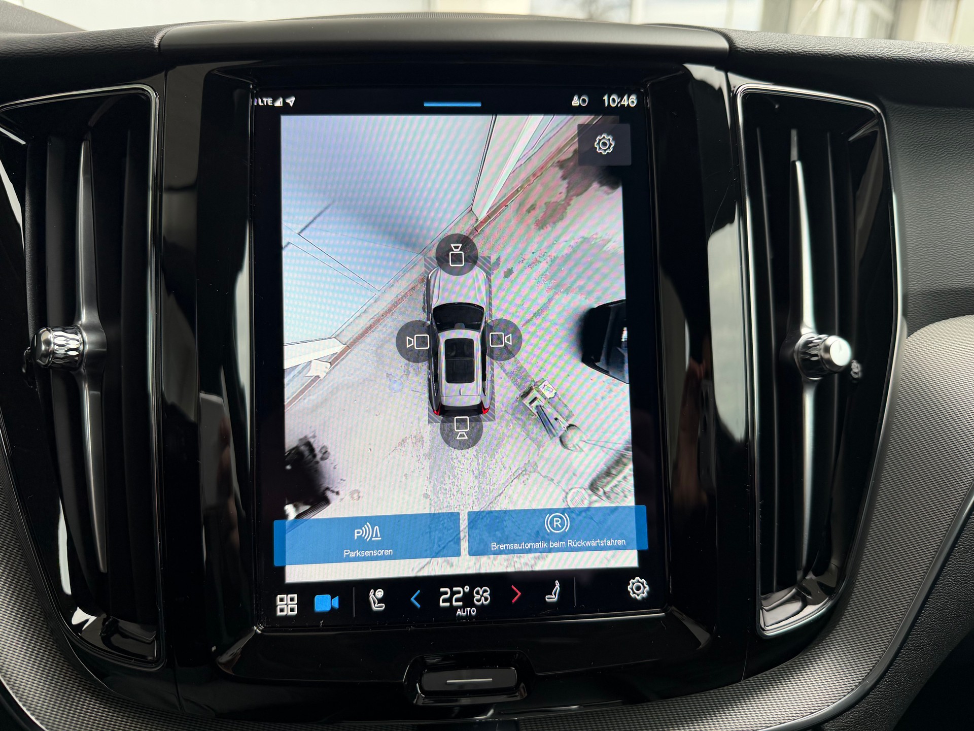 VOLVO XC60 B5 Benzin Mild Hybrid AWD Plus Dark Geartronic-image-11
