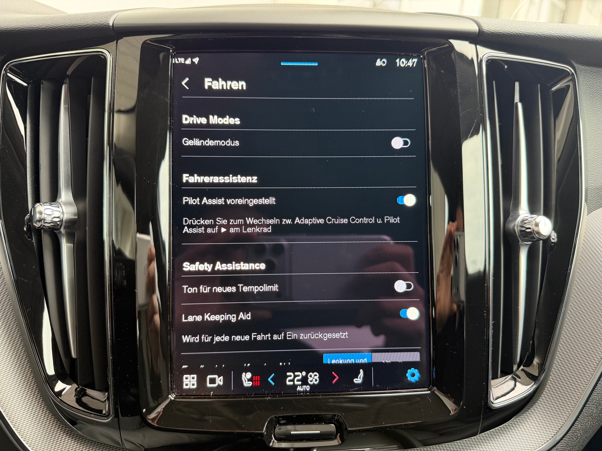 VOLVO XC60 B5 Benzin Mild Hybrid AWD Plus Dark Geartronic-image-15