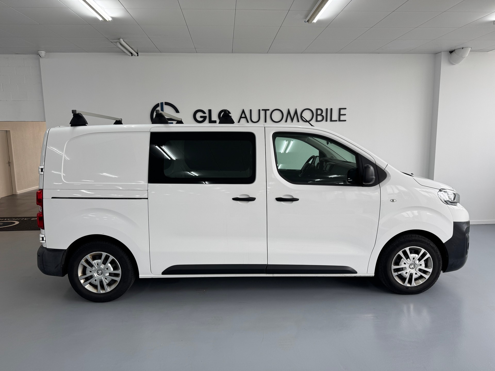 PEUGEOT Expert 2.0 BlueHDi 180 S&S Allure Compact EAT8-image-4