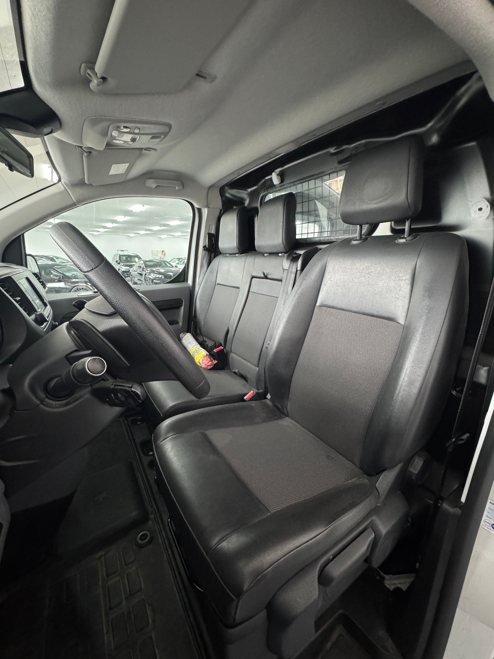 PEUGEOT Expert 2.0 BlueHDi 180 S&S Allure Compact EAT8-image-8