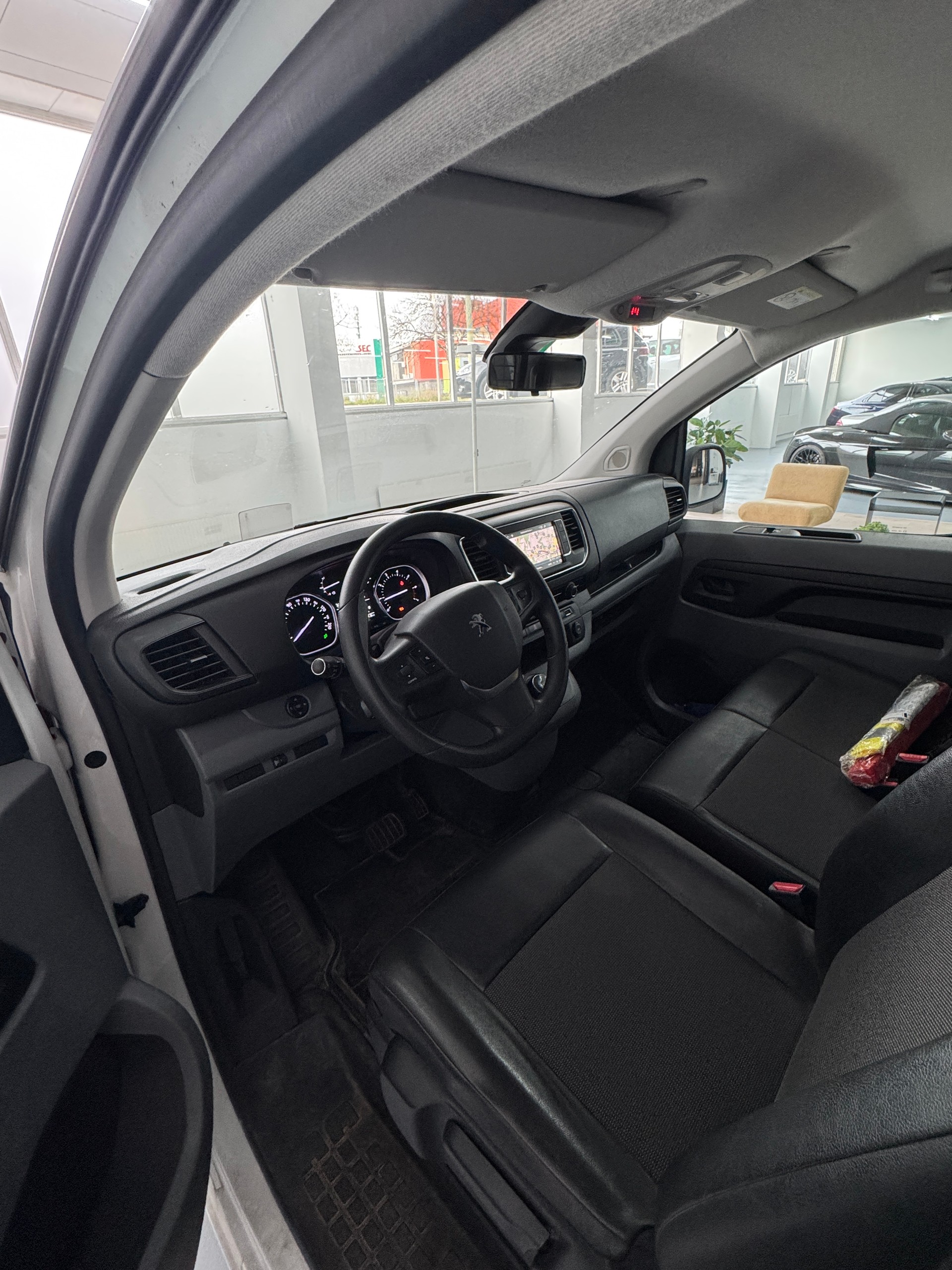 PEUGEOT Expert 2.0 BlueHDi 180 S&S Allure Compact EAT8-image-6