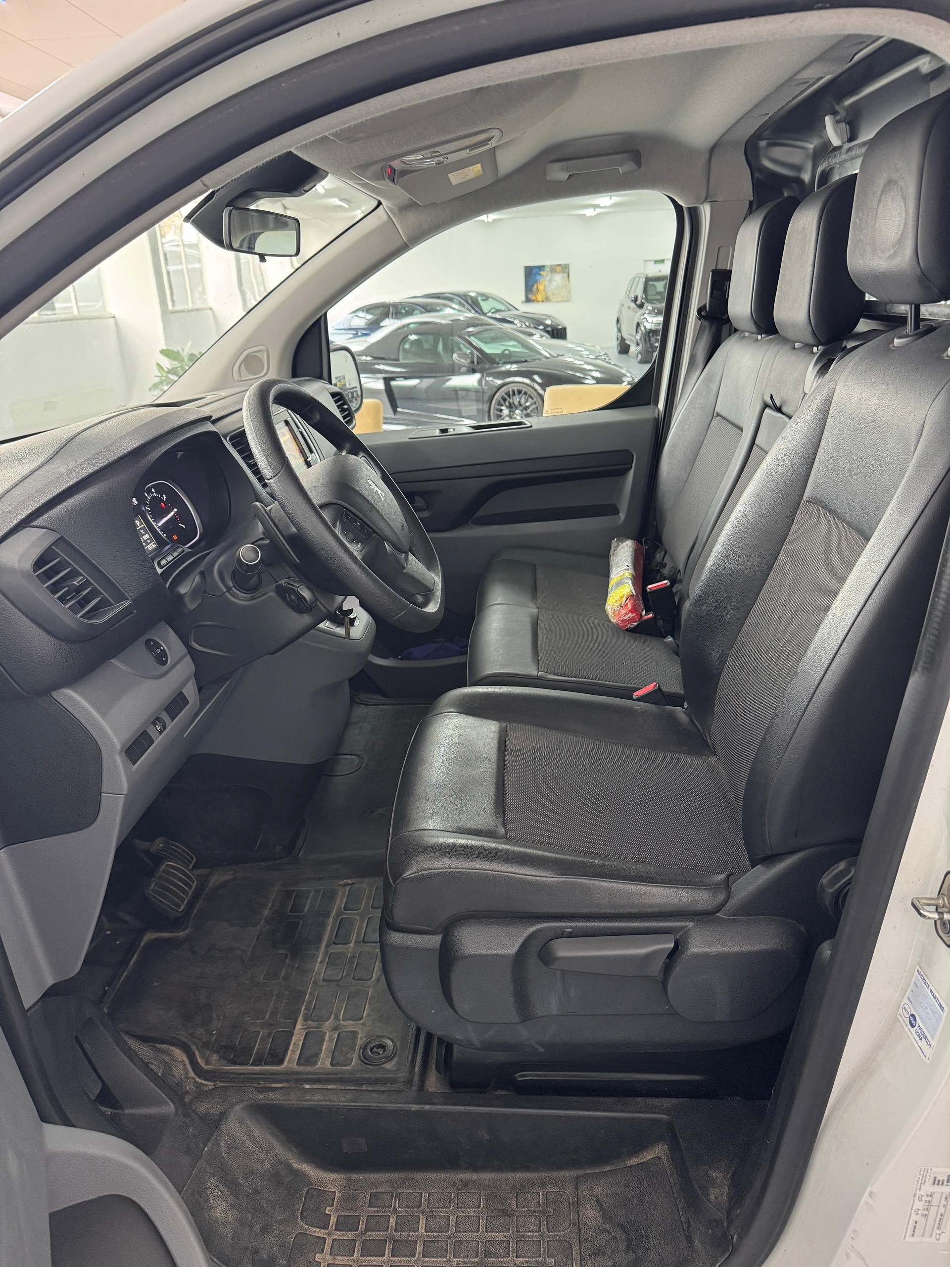 PEUGEOT Expert 2.0 BlueHDi 180 S&S Allure Compact EAT8-image-7