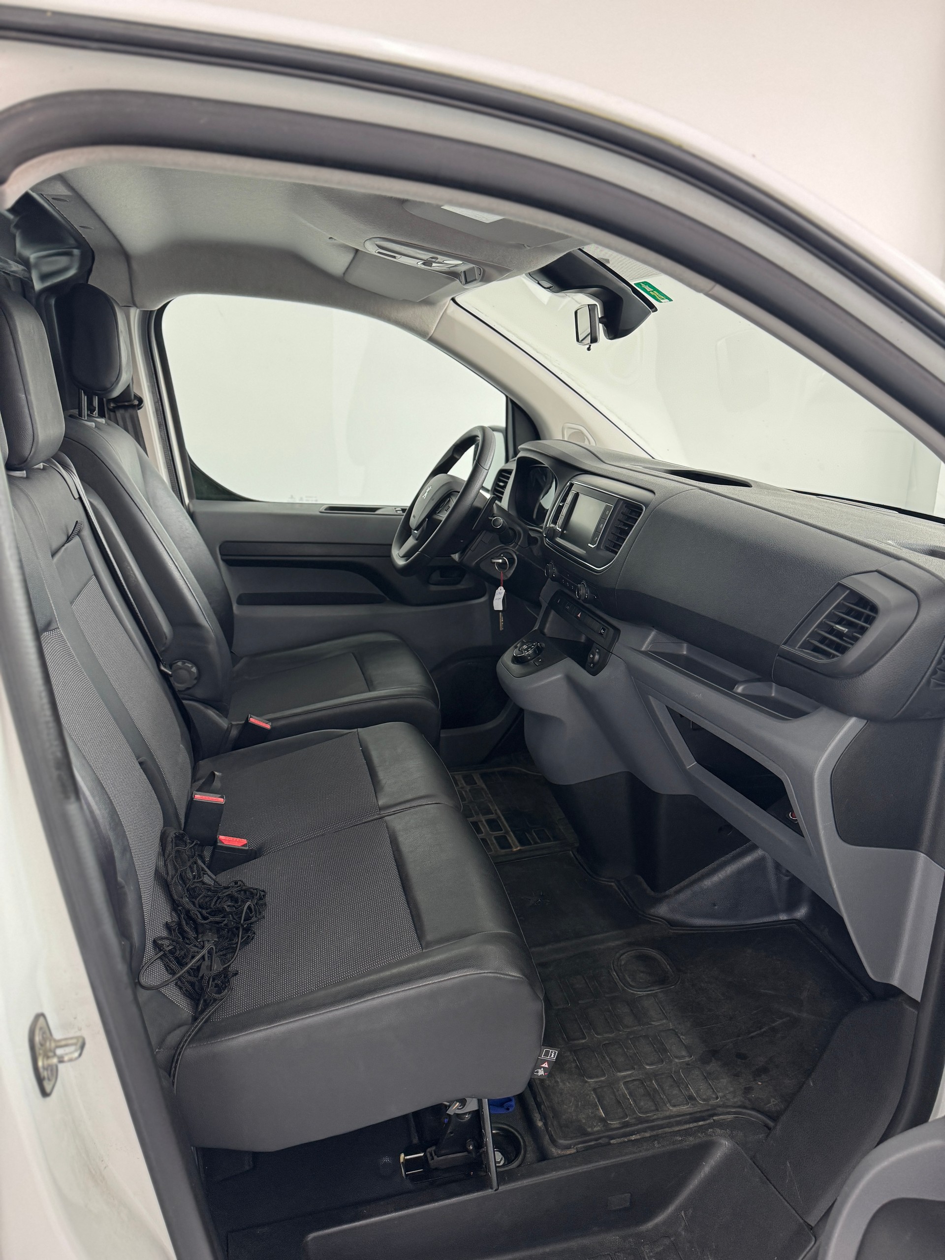 PEUGEOT Expert 2.0 BlueHDi 180 S&S Allure Compact EAT8-image-12