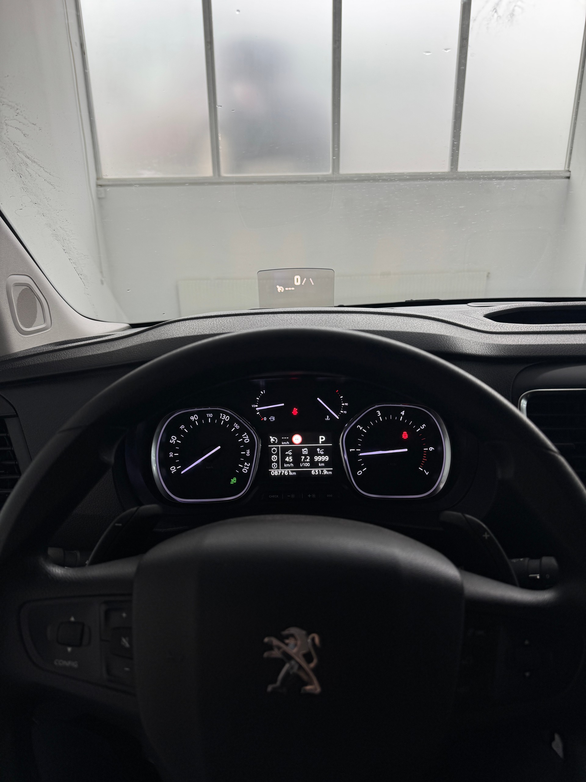 PEUGEOT Expert 2.0 BlueHDi 180 S&S Allure Compact EAT8-image-11