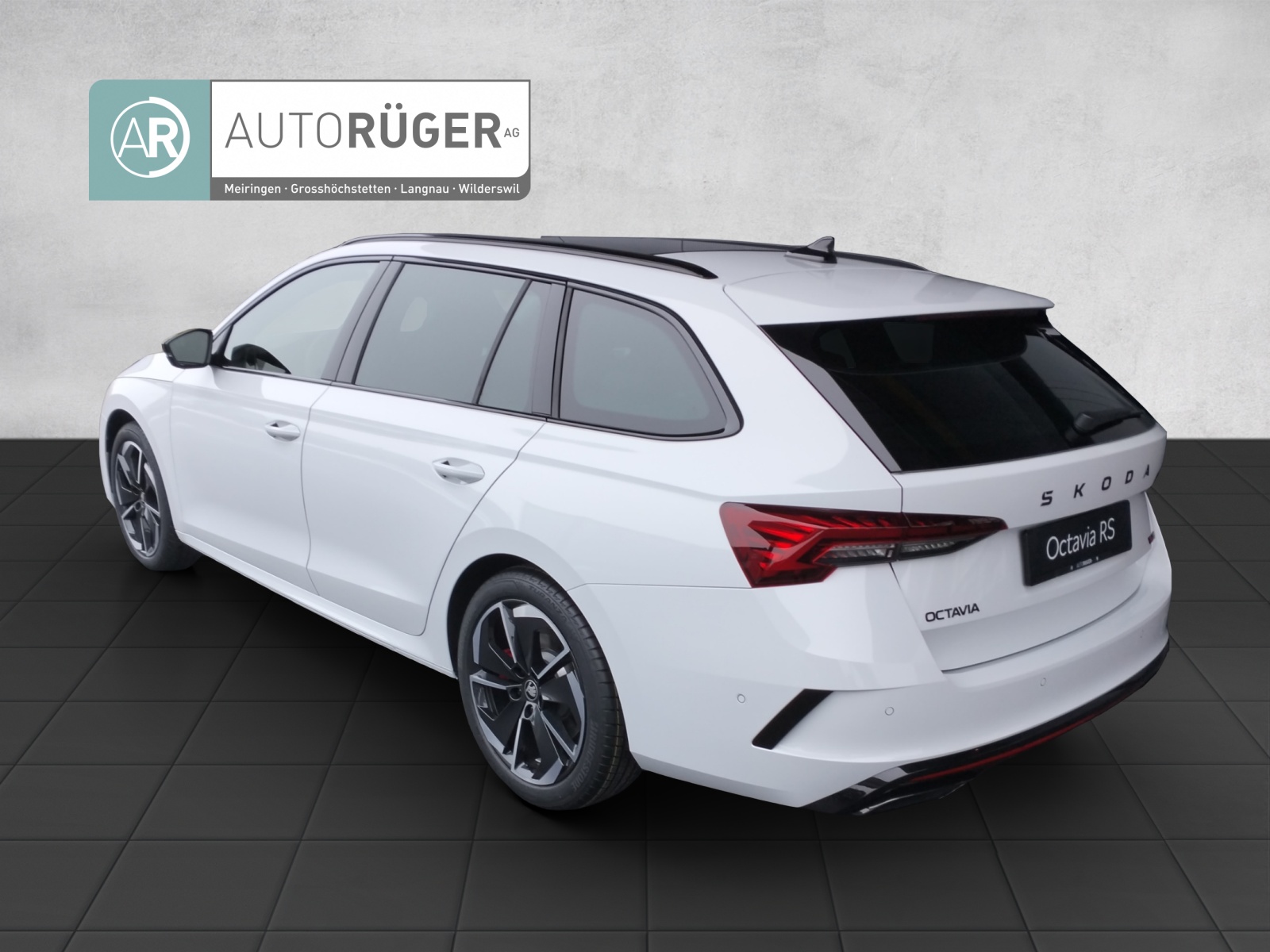 SKODA Octavia Combi 2.0 TSI DSG RS-image-3