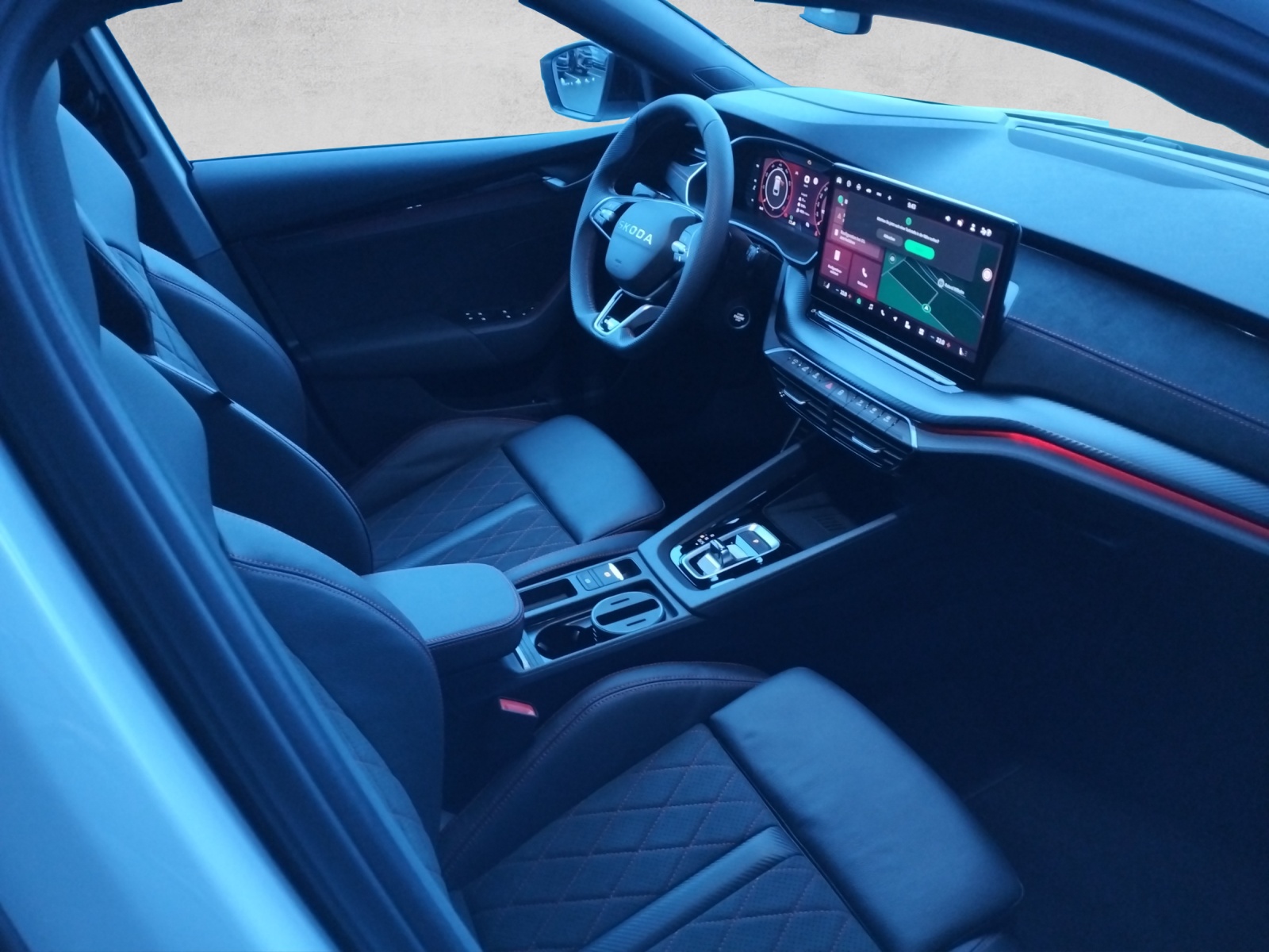 SKODA Octavia Combi 2.0 TSI DSG RS-image-9