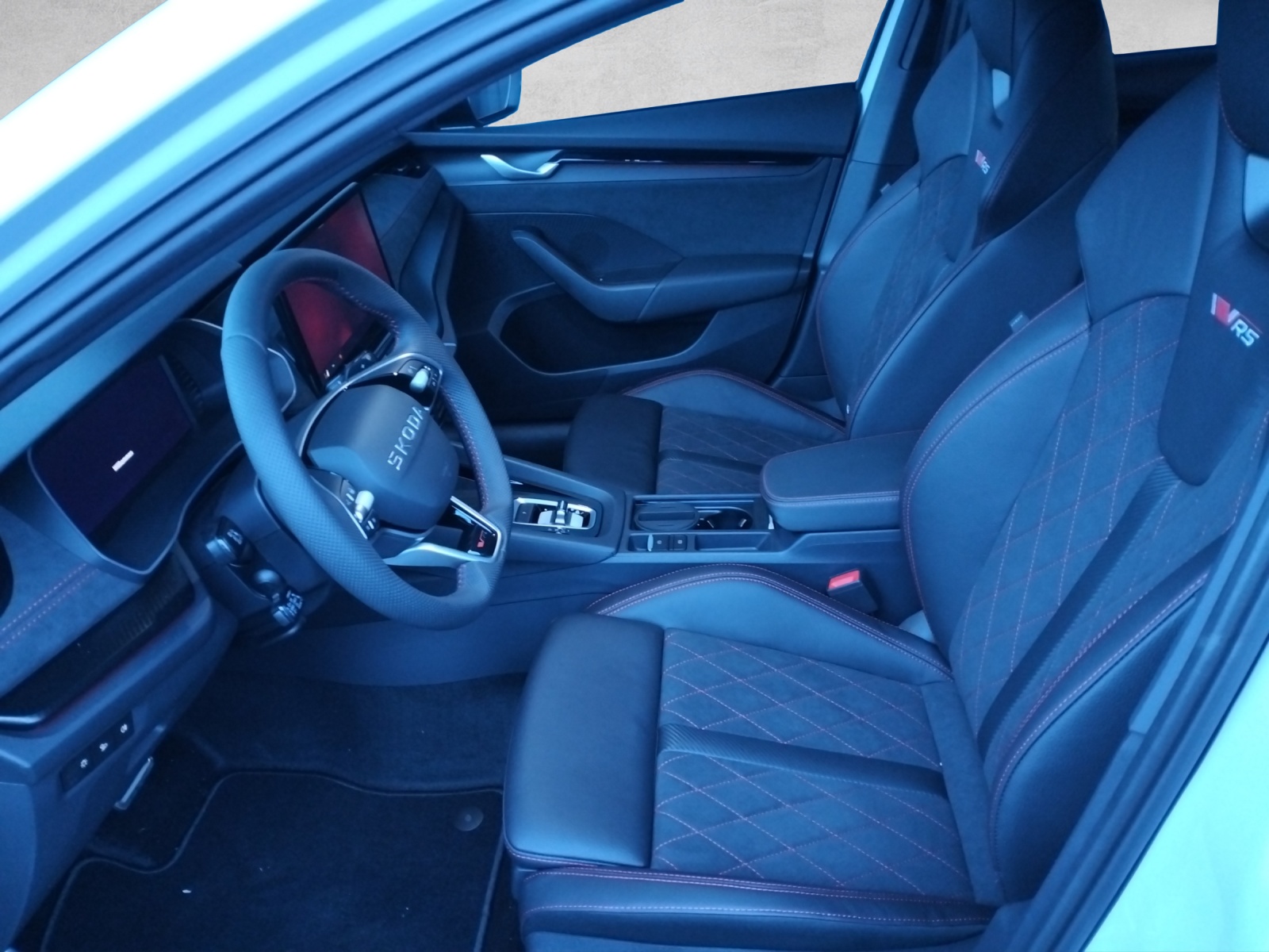 SKODA Octavia Combi 2.0 TSI DSG RS-image-5