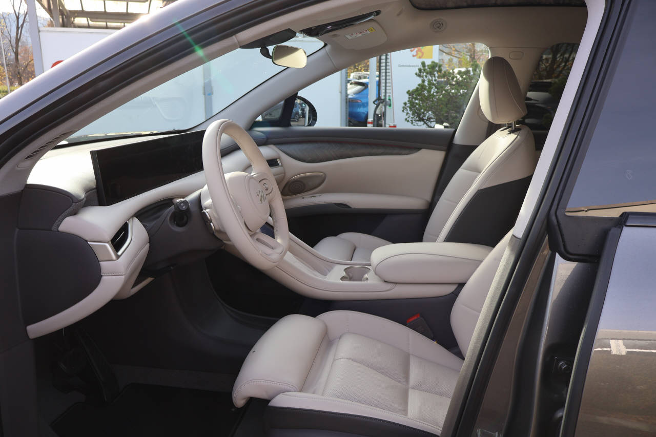 MG IM6 100 kWh Performance 21 4WD-image-7