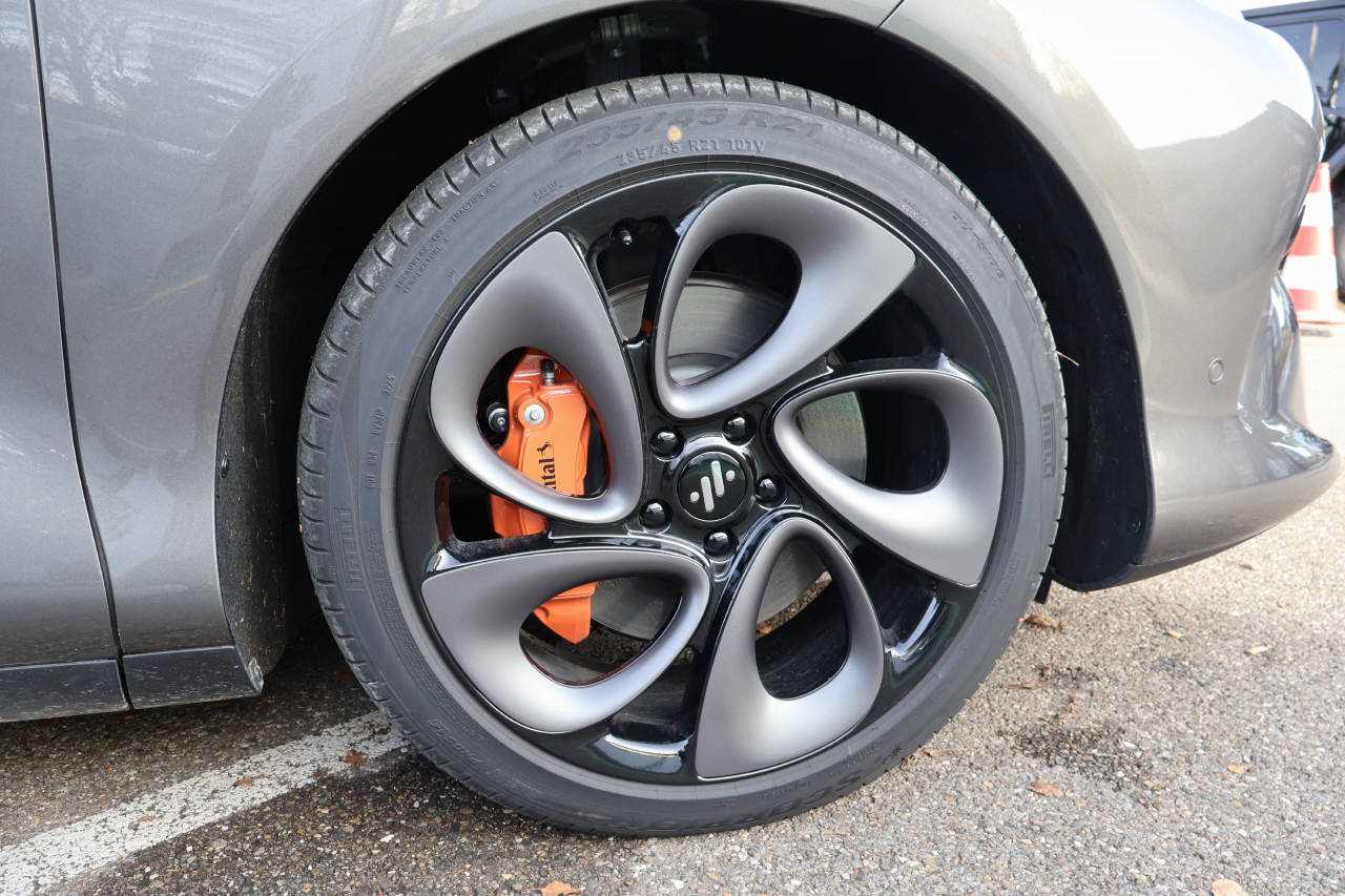 MG IM6 100 kWh Performance 21 4WD-image-15