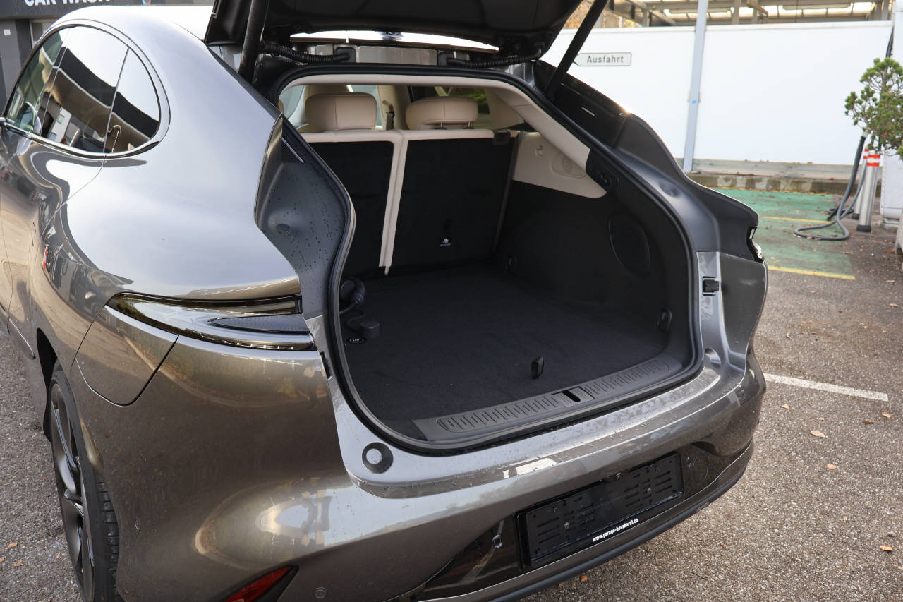 MG IM6 100 kWh Performance 21 4WD-image-14