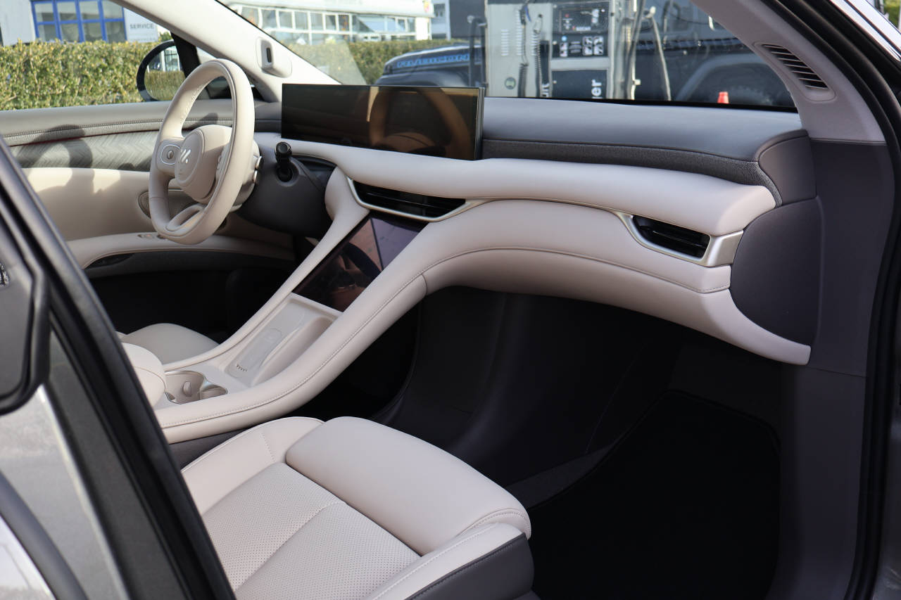 MG IM6 100 kWh Performance 21 4WD-image-9
