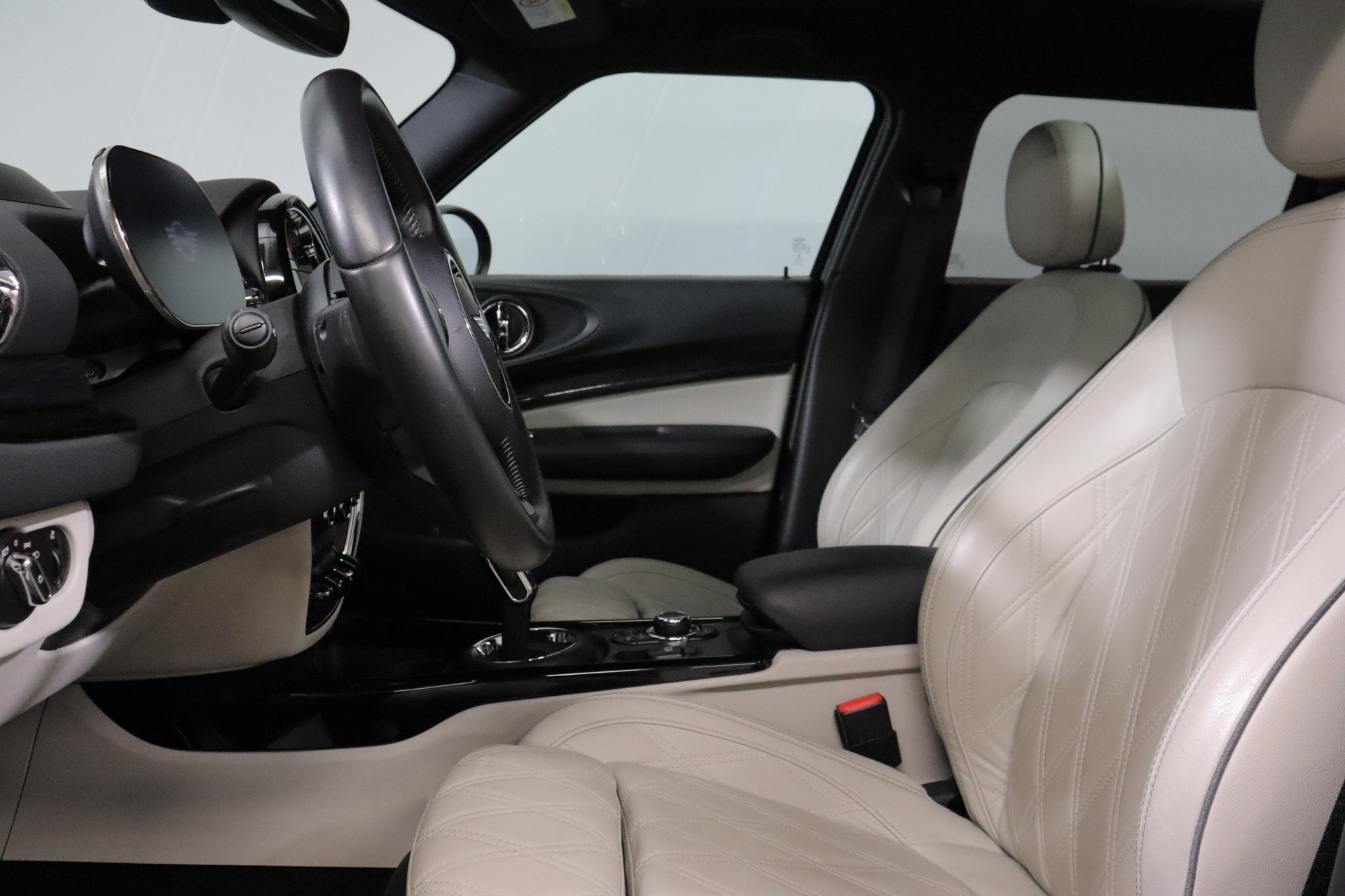 MINI Clubman F54 2.0i Cooper S ALL4-image-2
