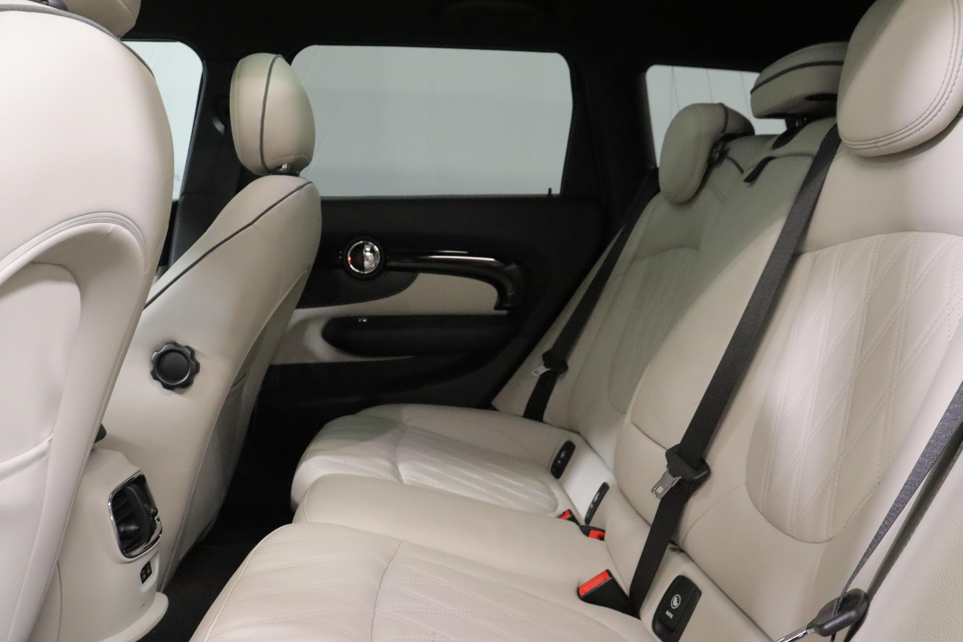 MINI Clubman F54 2.0i Cooper S ALL4-image-3