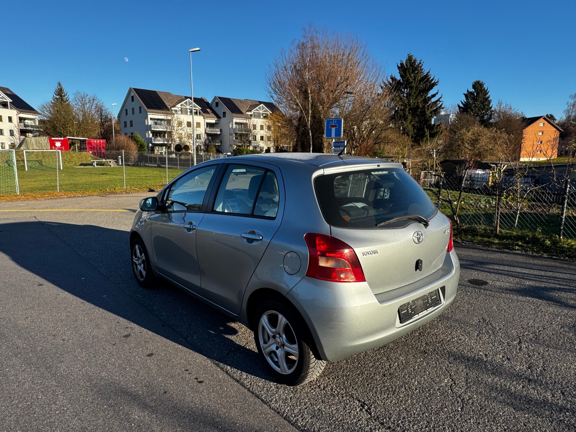 TOYOTA Yaris 1.0 Style-image-4