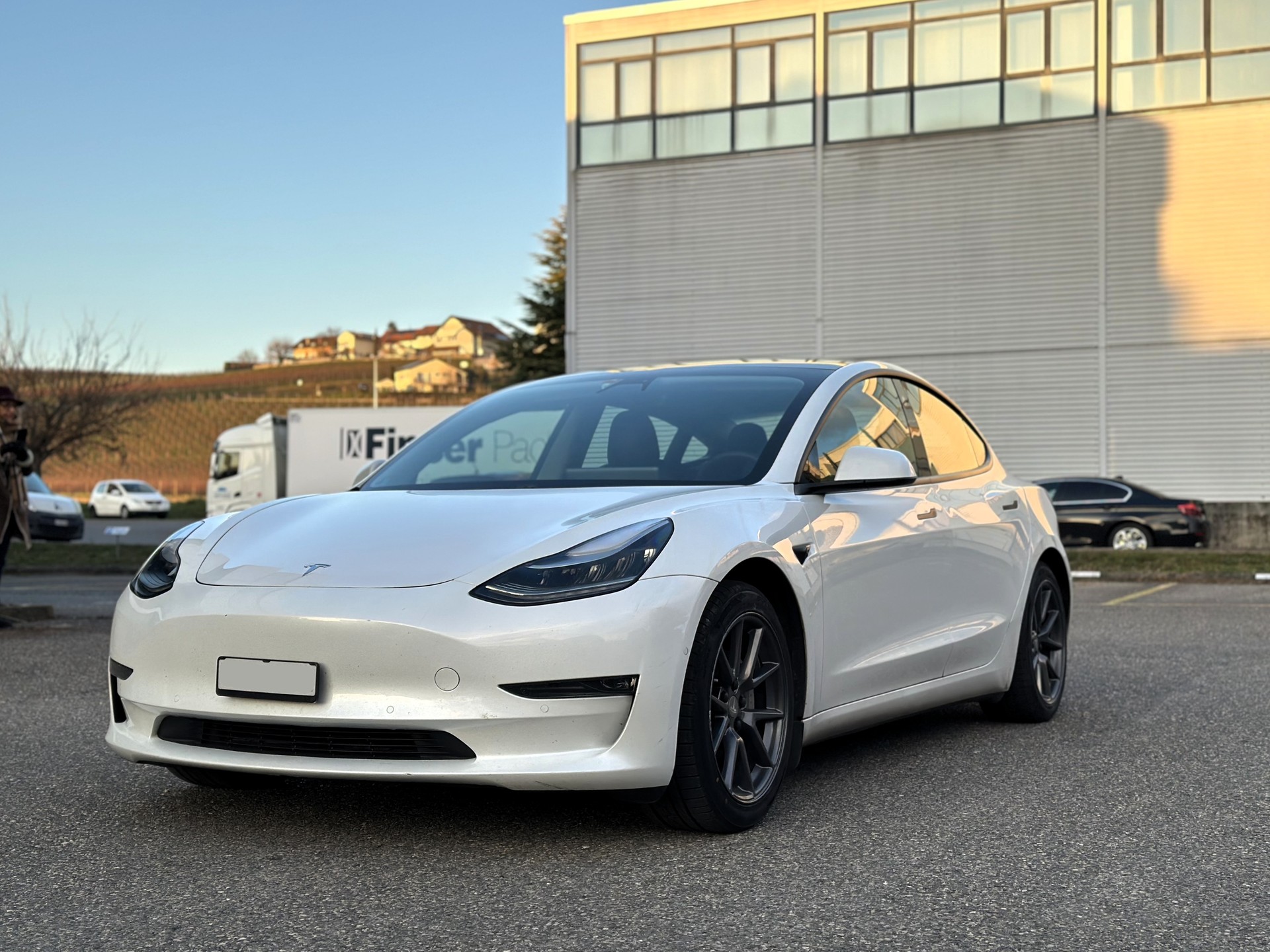 TESLA Model 3 Long Range Dual Motor AWD-image-2