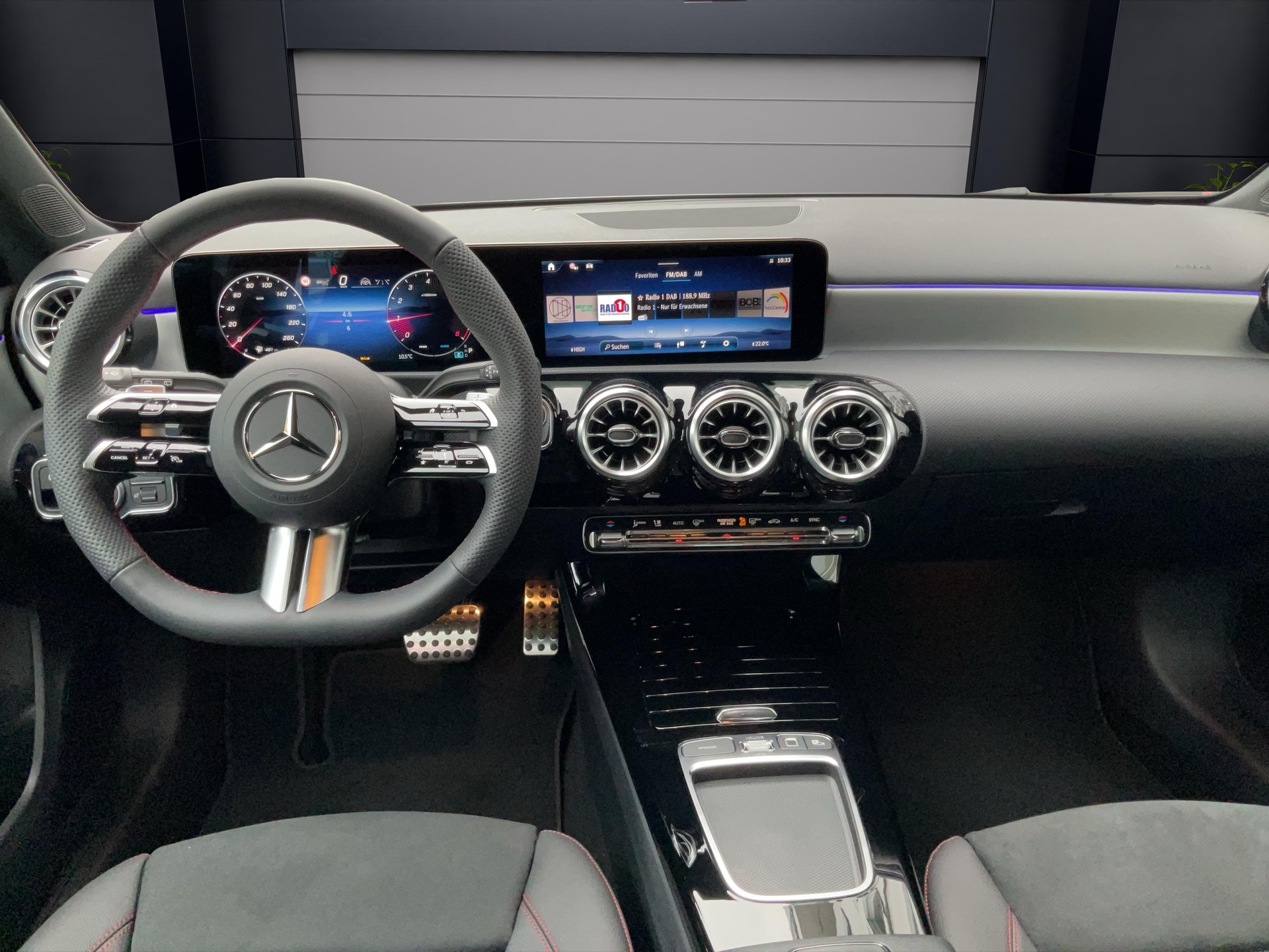 MERCEDES-BENZ A 200 Night Star AMG Line-image-5