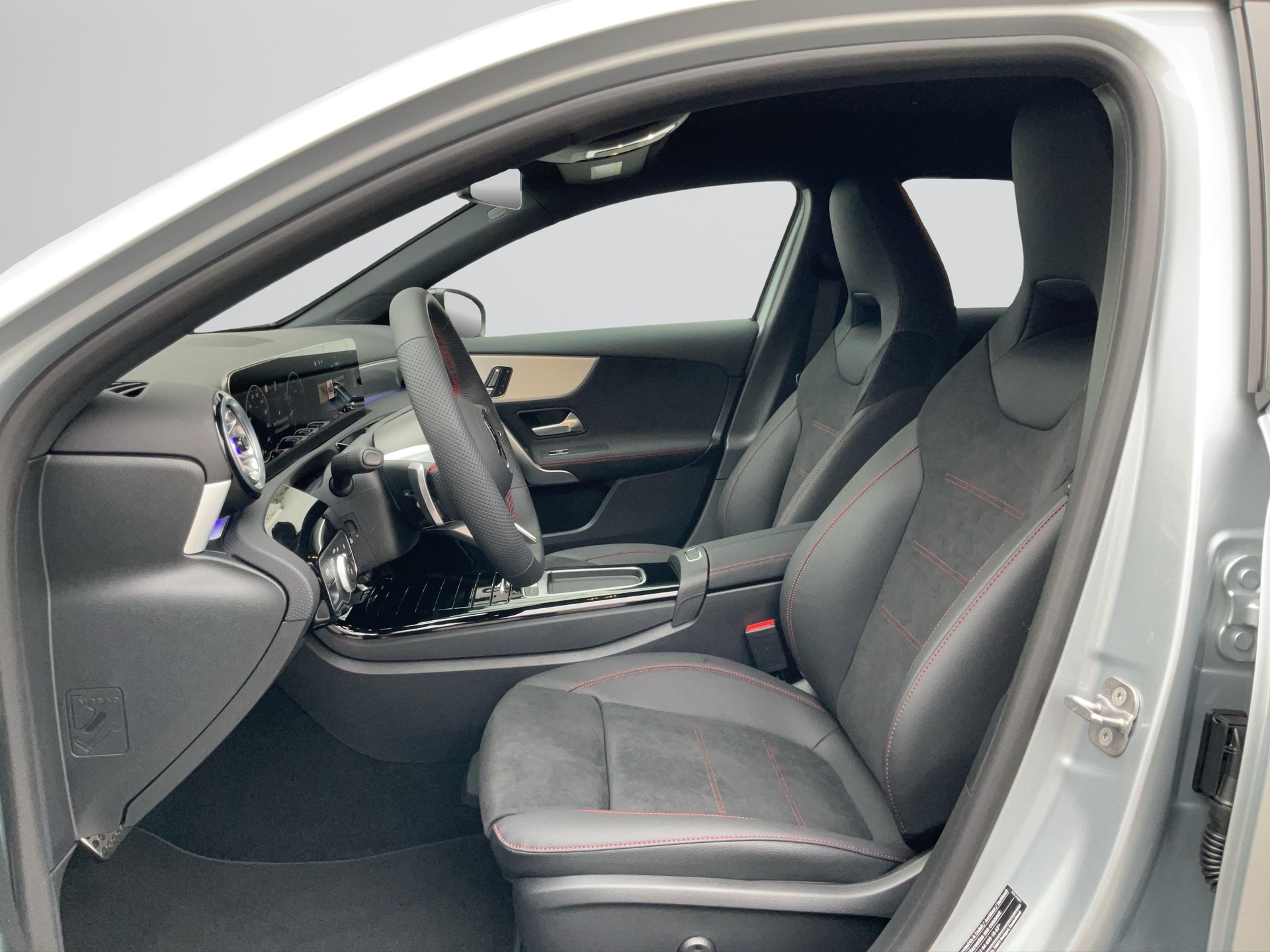 MERCEDES-BENZ A 200 Night Star AMG Line-image-4
