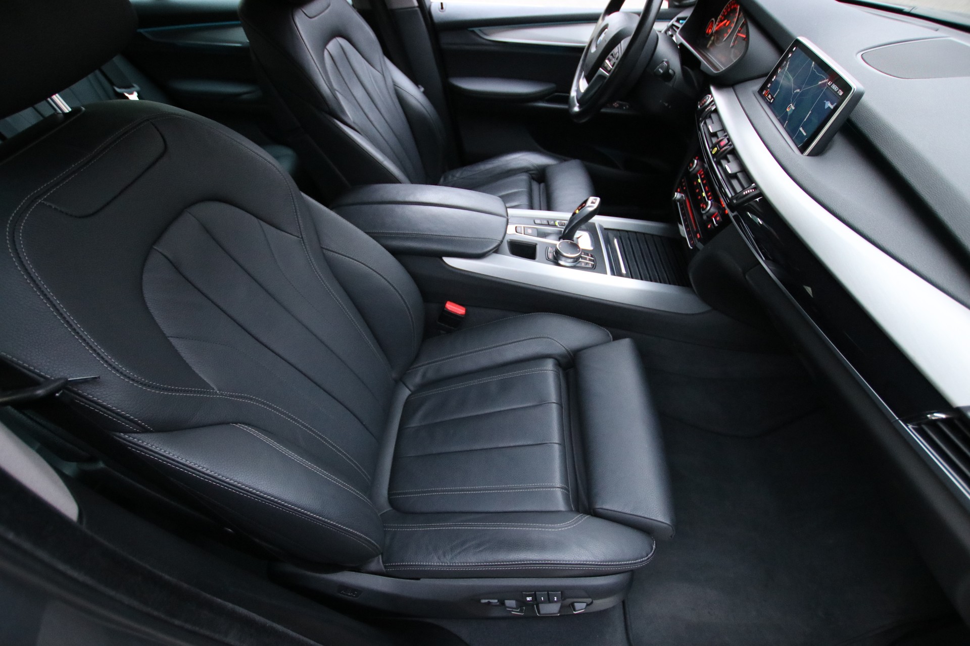 BMW X5 xDrive 40d Steptronic *AHK 3500kg*-image-12