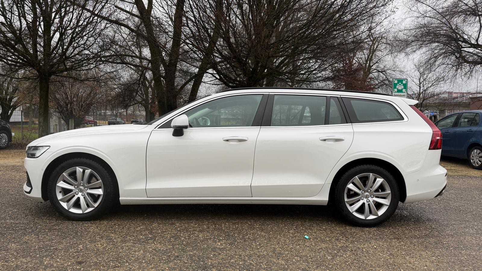 VOLVO V60 B4 Diesel Mild Hybrid Core Geartronic-image-2