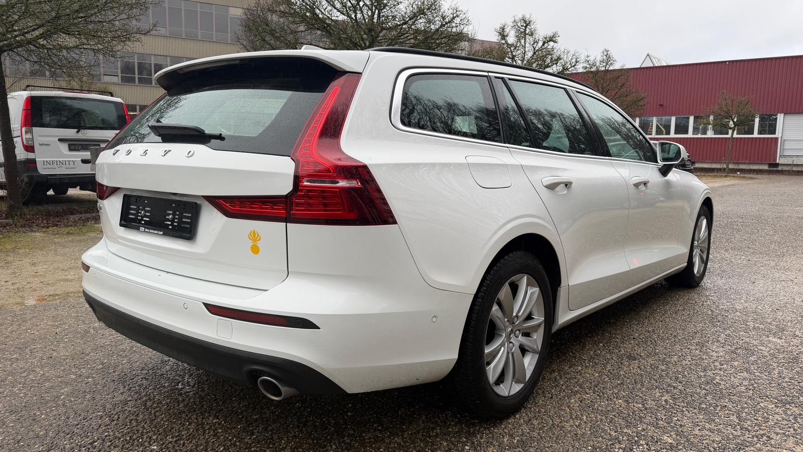 VOLVO V60 B4 Diesel Mild Hybrid Core Geartronic-image-3