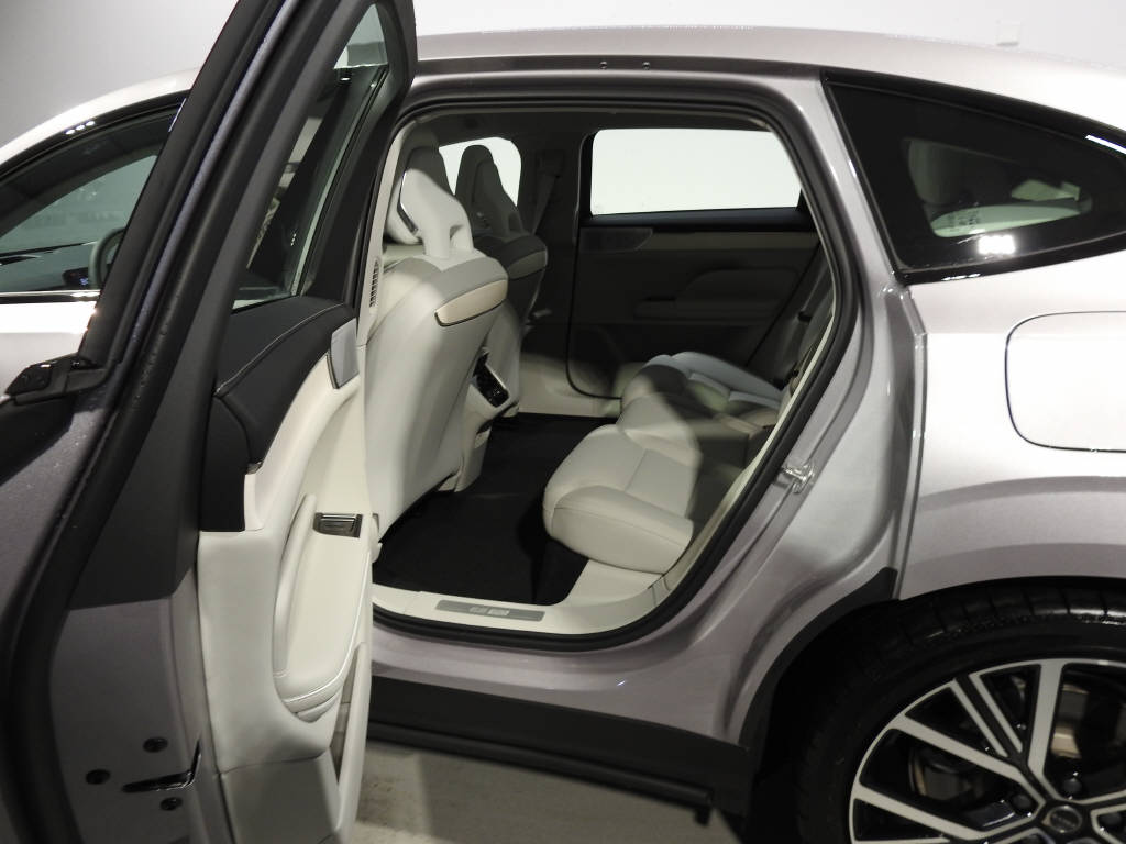VOLVO ES90 Ultra-image-11
