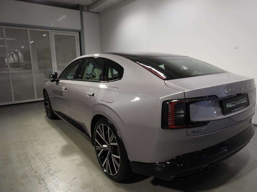 VOLVO ES90 Ultra-image-3