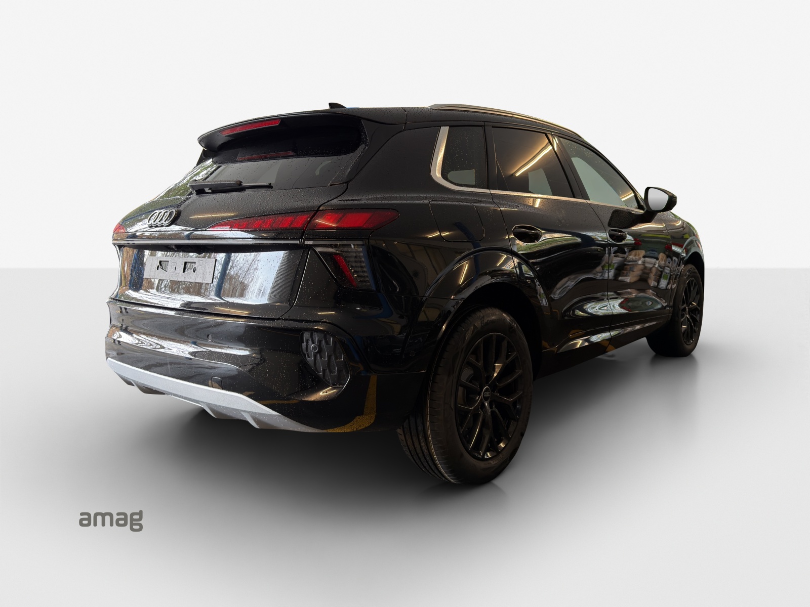 AUDI Q3 SUV 110 kW TFSI S tronic-image-4