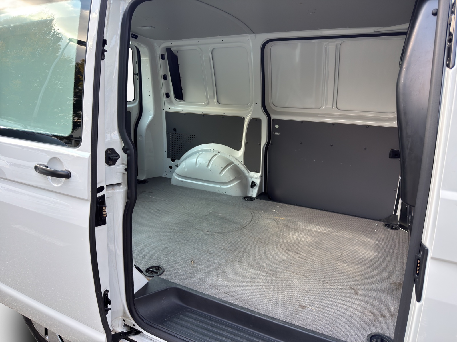 VW T6.1 2.0 TDI-image-13