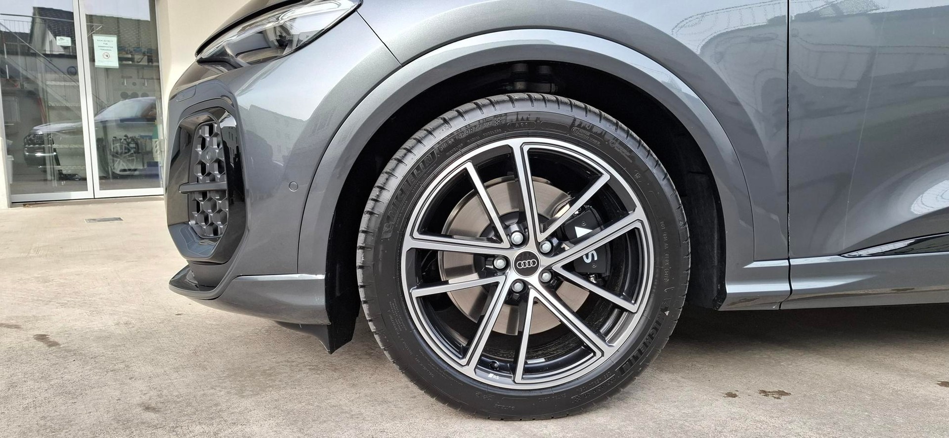 AUDI SQ5 TFSI quattro S-tronic-image-6