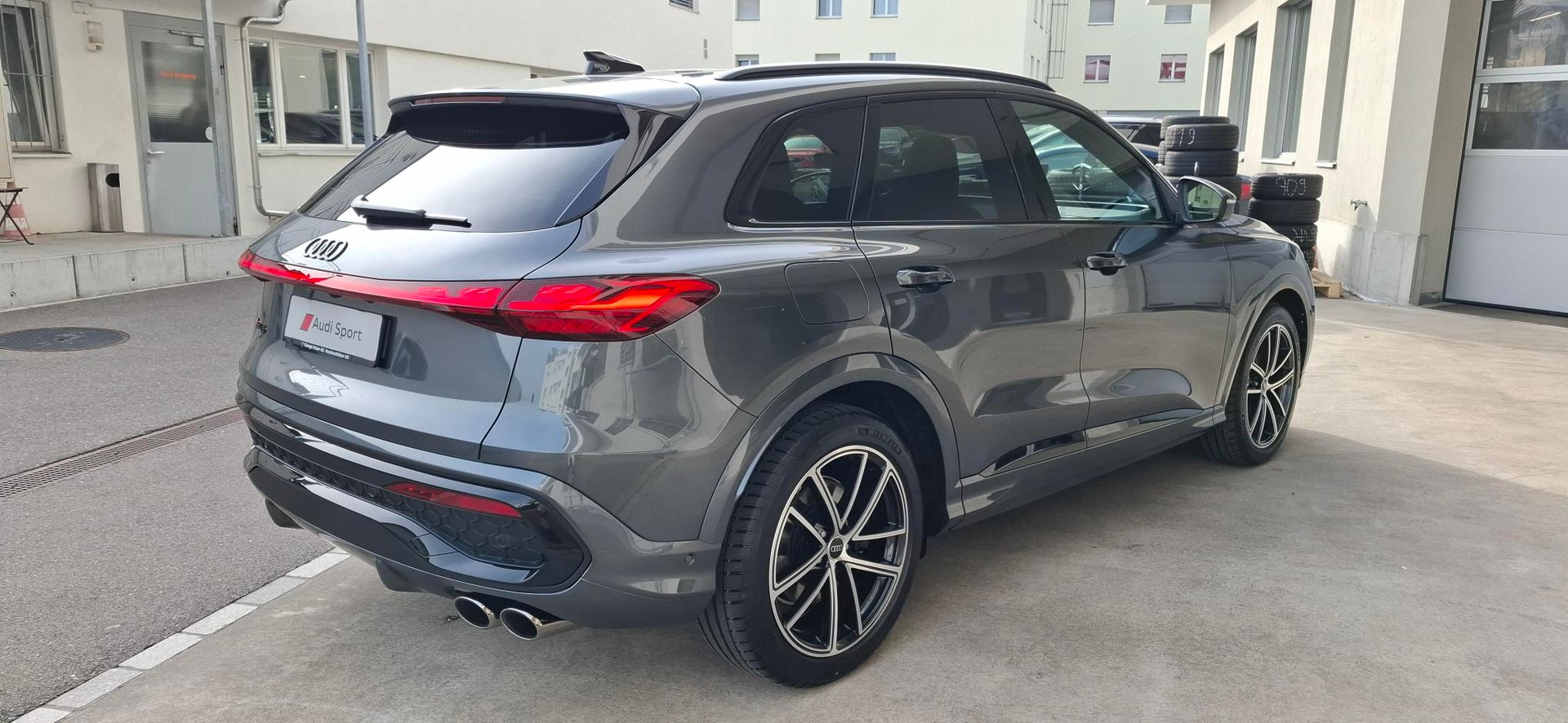 AUDI SQ5 TFSI quattro S-tronic-image-4