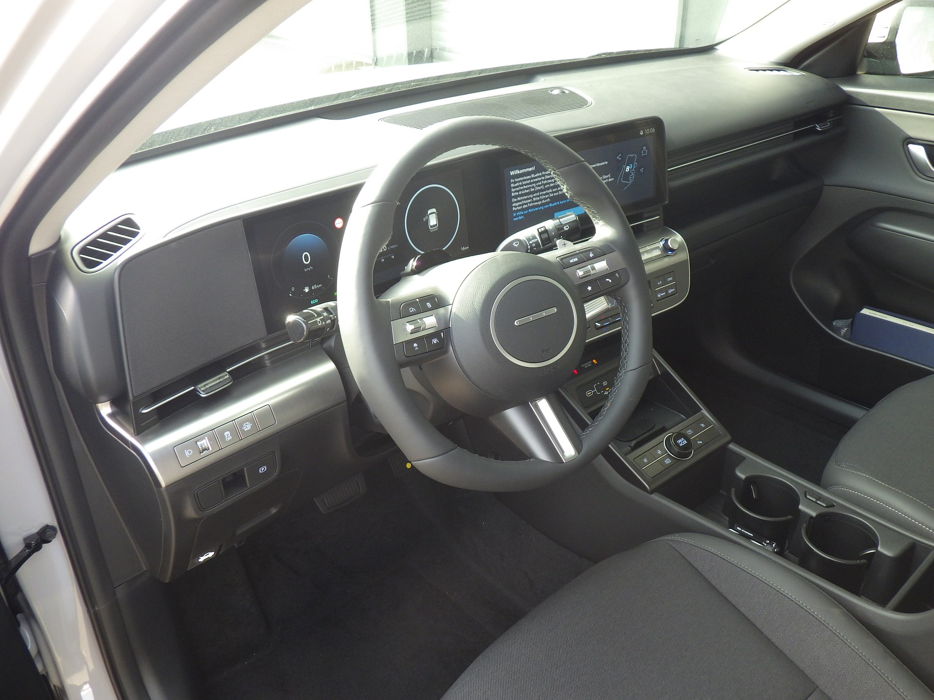HYUNDAI Kona 1.6 GDi HEV Amplia DCT-showroom-element-3