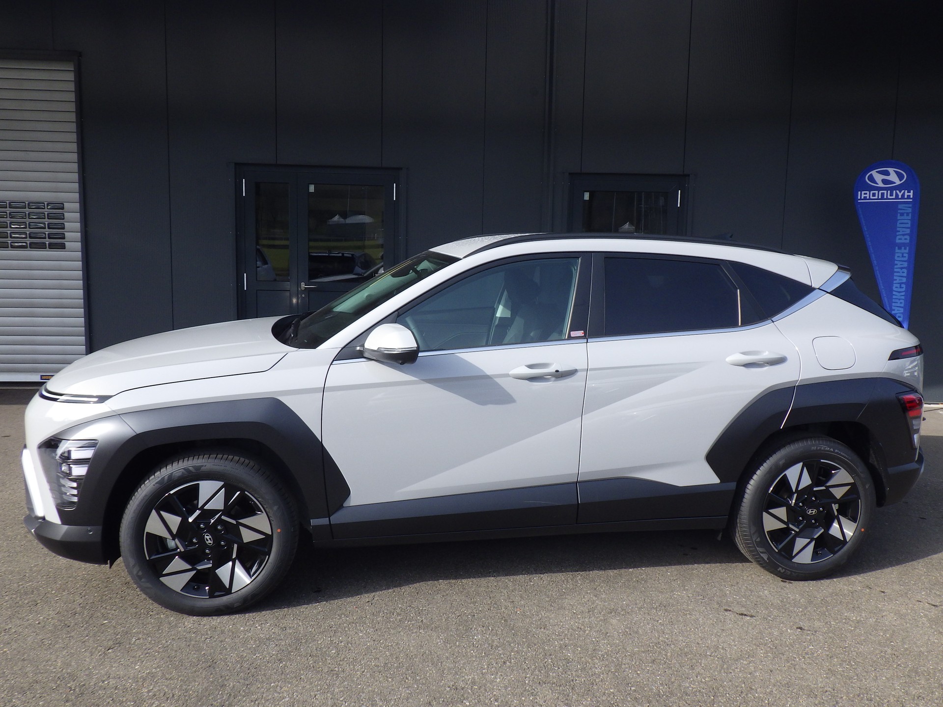 HYUNDAI Kona 1.6 GDi HEV Amplia DCT-showroom-element-1