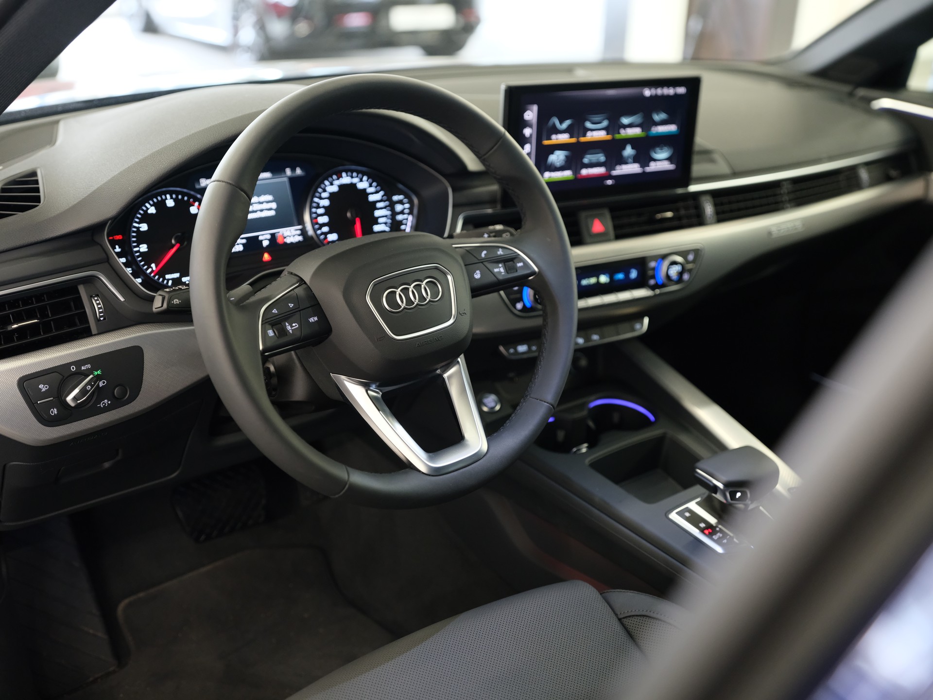 AUDI A4 Avant 40 TFSI S-tronic quattro *S Line Interieur* *Ambientebeleuchtung* *Glanzpaket*-image-15