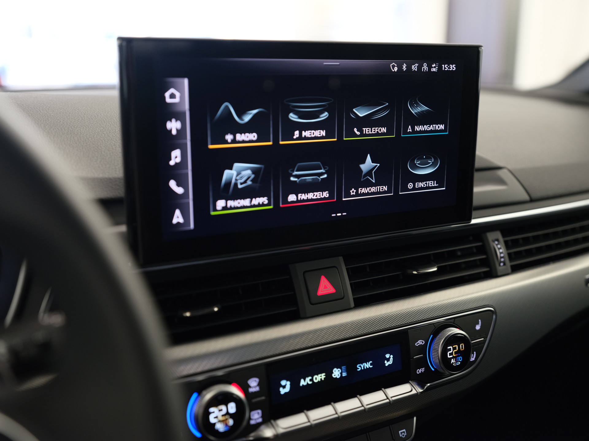 AUDI A4 Avant 40 TFSI S-tronic quattro *S Line Interieur* *Ambientebeleuchtung* *Glanzpaket*-image-18