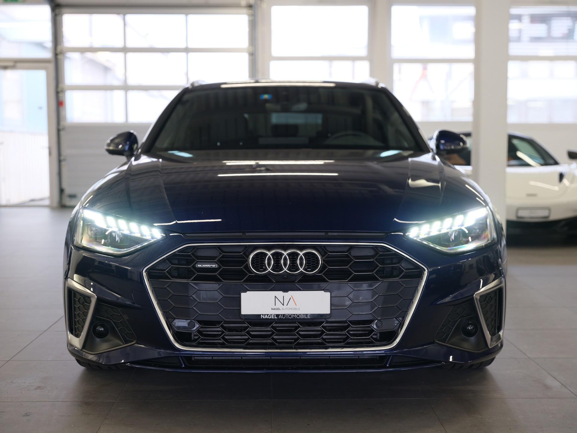 AUDI A4 Avant 40 TFSI S-tronic quattro *S Line Interieur* *Ambientebeleuchtung* *Glanzpaket*-image-2