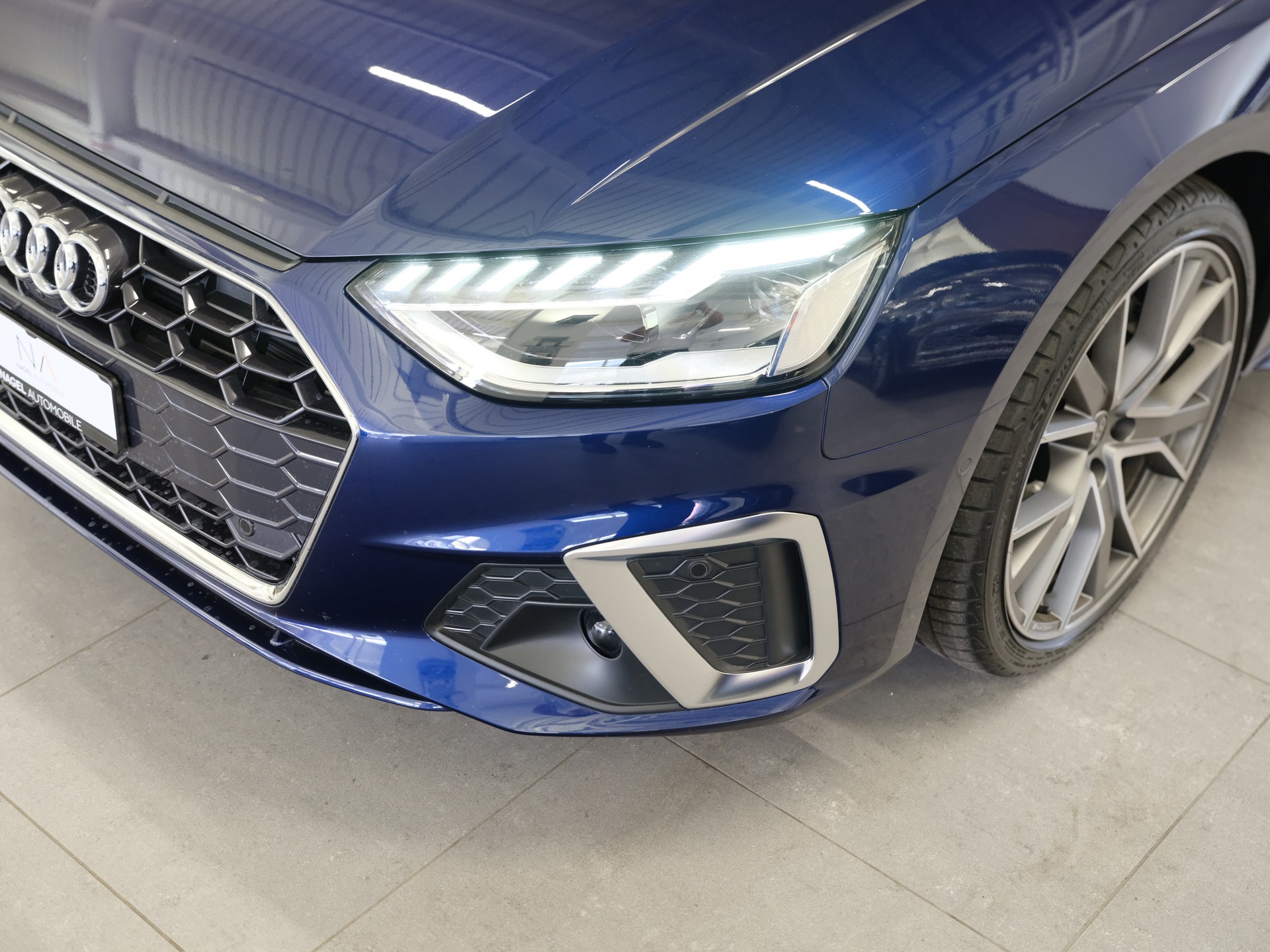 AUDI A4 Avant 40 TFSI S-tronic quattro *S Line Interieur* *Ambientebeleuchtung* *Glanzpaket*-image-9