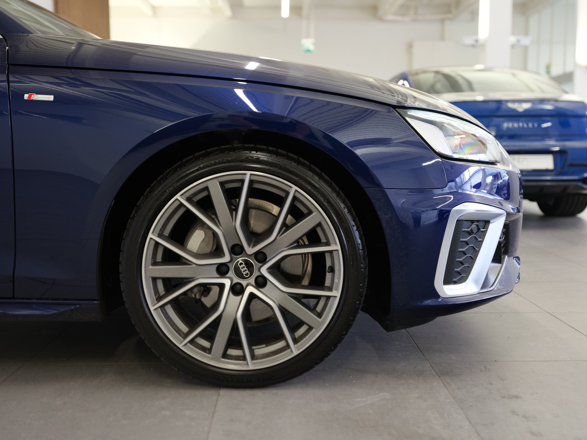 AUDI A4 Avant 40 TFSI S-tronic quattro *S Line Interieur* *Ambientebeleuchtung* *Glanzpaket*-image-7