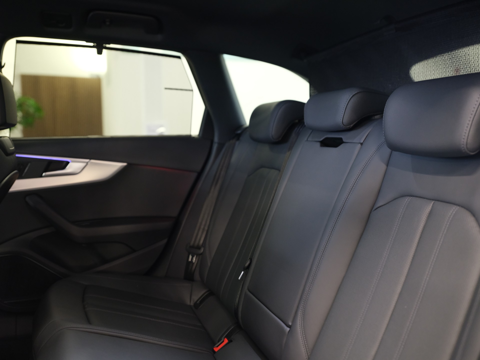 AUDI A4 Avant 40 TFSI S-tronic quattro *S Line Interieur* *Ambientebeleuchtung* *Glanzpaket*-image-24